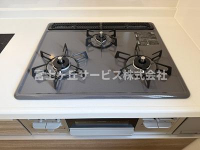 【その他】 | 静岡市駿河区向敷地4丁目 14期 新築一戸建て C号棟 | 3口コンロがあります
