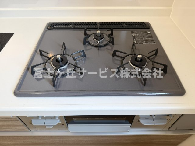 【その他】 | 静岡市駿河区向敷地4丁目 14期 新築一戸建て C号棟 | 3口コンロがあります