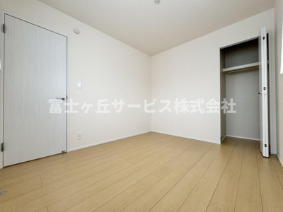 【子供部屋】 | 静岡市駿河区向敷地4丁目 14期 新築一戸建て C号棟 | 子供部屋としても使える洋室です