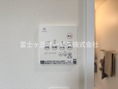【冷暖房・空調設備】 | 静岡市駿河区向敷地4丁目 14期 新築一戸建て C号棟 | 浴室乾燥暖房機がついています