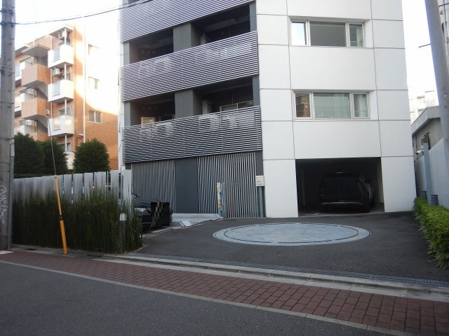 ザ・パークハウス代官山レジデンスの駐車場