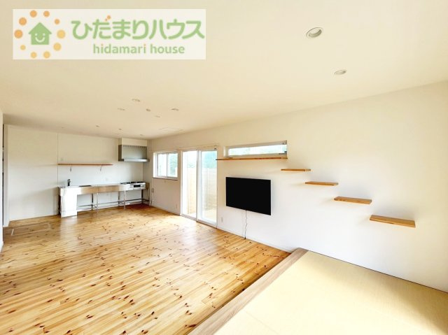 【居間・リビング】 | つくば市今鹿島　中古戸建 | お子様が元気に遊べる広々としたリビングです！