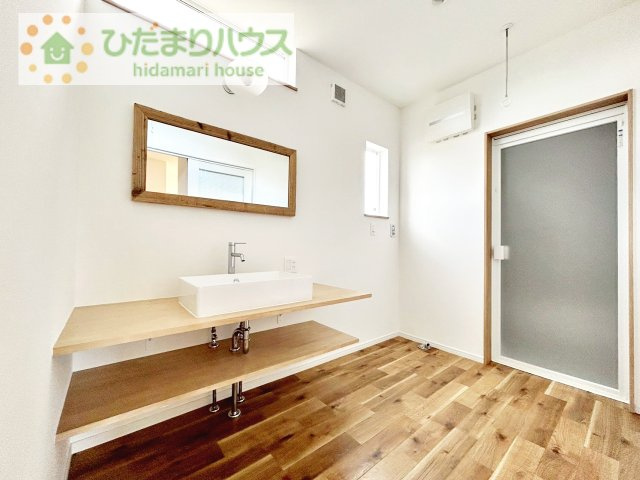 【独立洗面台】 | つくば市今鹿島　中古戸建 | ワイドな独立洗面台には、ちょっとしたスキンケア用品などを置くのにも便利ですね(^^)/