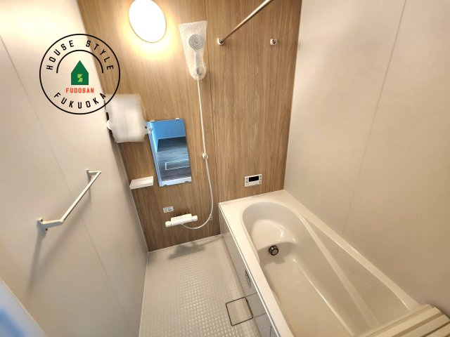 福津市津屋崎1丁目第5-2棟（1号棟）の内観：施工例|1日の疲れを癒してくれる広々バスルーム。雨の日のお洗濯にも大活躍な浴室乾燥機付です！