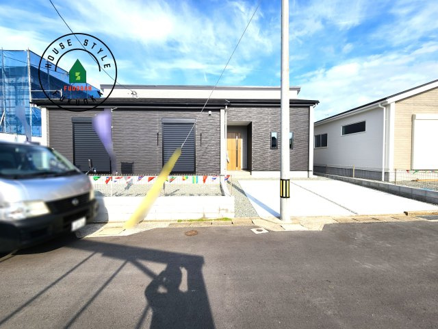 福津市津屋崎1丁目第5-2棟（1号棟）の前面道路含む現地写真|外観も気になるポイント