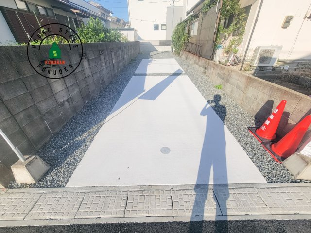 福津市津屋崎1丁目第5-2棟（2号棟）の駐車場|広々した駐車場になります。3台並列駐車となります。