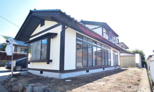 東御市祢津　中古戸建の外観|滋野駅まで車で約8分(約3.1km)、閑静な住宅街の立地です。