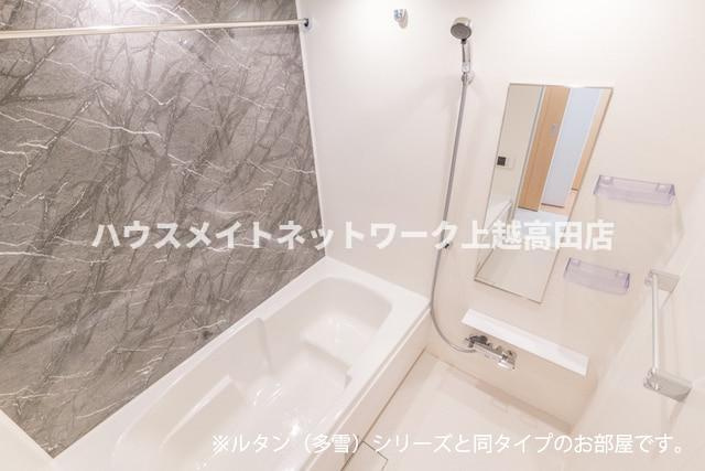 ケーズレジデンスＣの浴室|追焚機能付・１坪風呂
