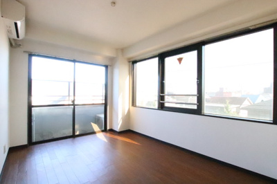 ★2面採光の洋室★