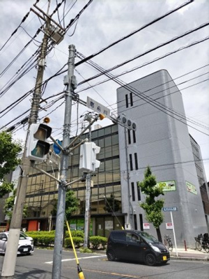 ガラス張りの外観