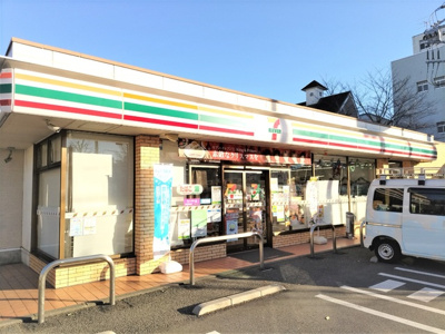 セブンイレブン　川口前川１丁目店まで240m
