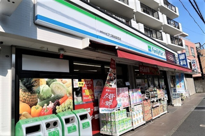 【周辺】 | ラ・グランデ菊名 | コンビニ「ファミリーマート菊名駅西店まで21m」