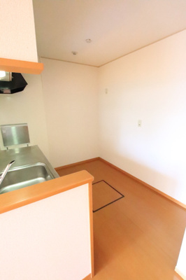 キッチンには床下収納がございます