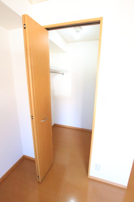 ウォークインクローゼットがございます