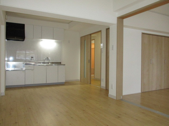 センチュリーアスカ3の居間・リビング