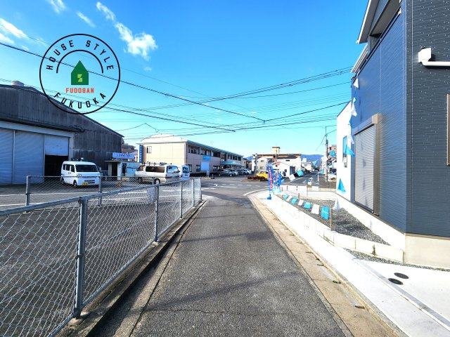 春日市天神山1丁目第1-2棟（2号棟）の前面道路含む現地写真|前面道路です。