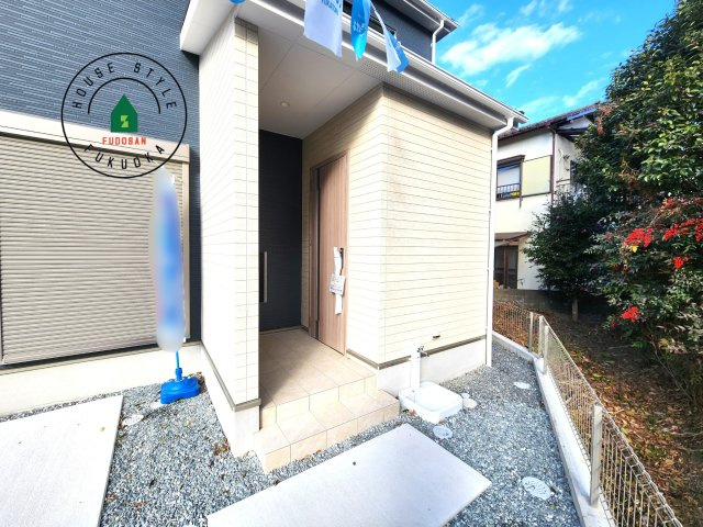 春日市天神山1丁目第1-2棟（2号棟）の玄関|おでかけの時も帰った時も、「我が家」を最初に感じでもらえる素敵な空間に。