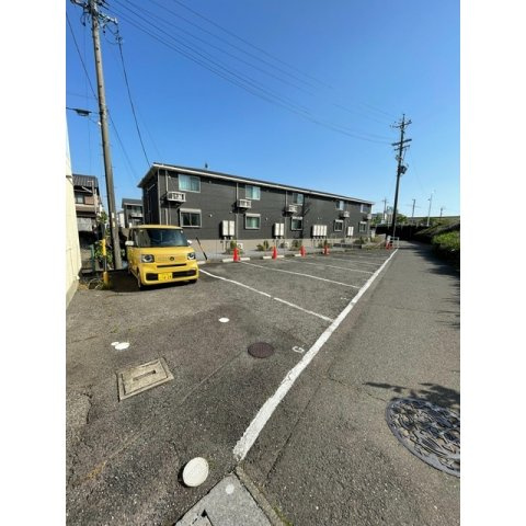 岐阜市北鶉２丁目の店舗事務所の駐車場