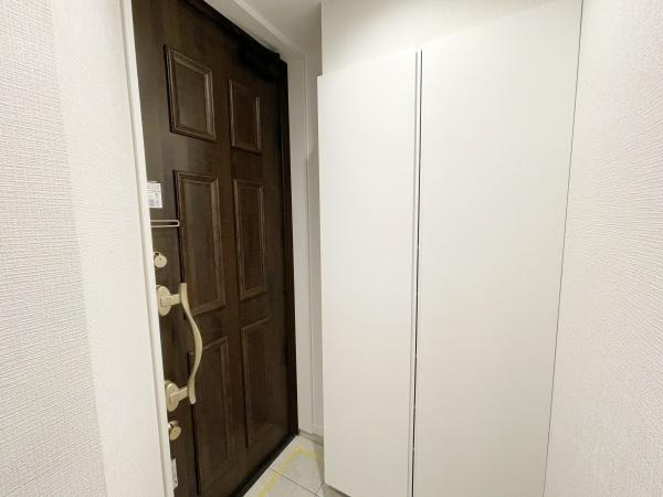 大田区中馬込１丁目の中古一戸建の玄関|玄関回りも綺麗にまとまっています