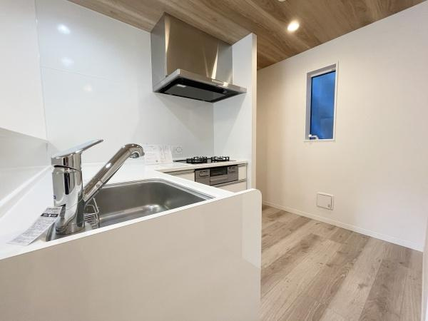 大田区中馬込１丁目の中古一戸建のキッチン|Ｌ字型のキッチンで使い勝手が良いです！
