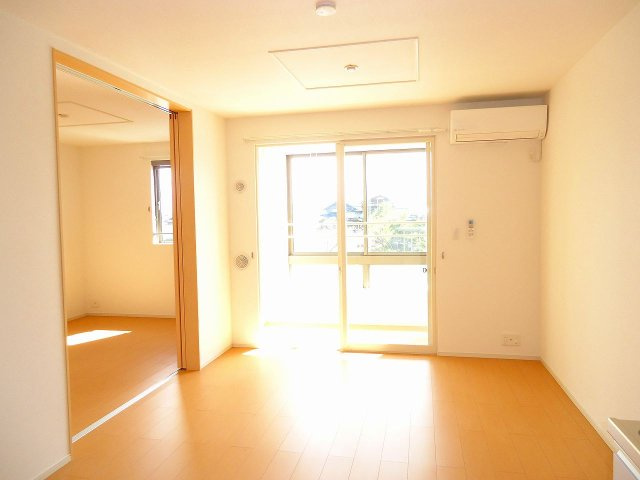 サン・サージュの居間・リビング|こちらのリビングで趣味の時間をお楽しみください