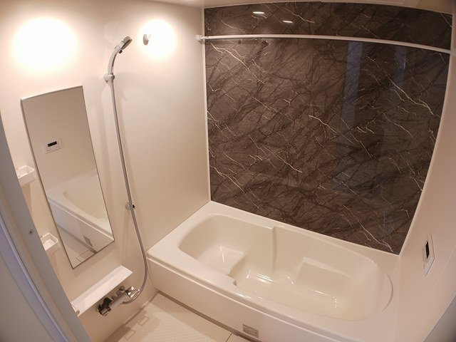 ヒカルサ高岡野村ノース１号棟の浴室|落ち着いた空間のお風呂です