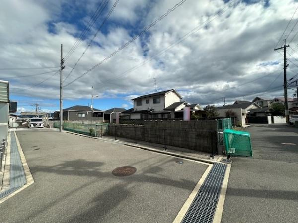 【前面道路含む現地写真】