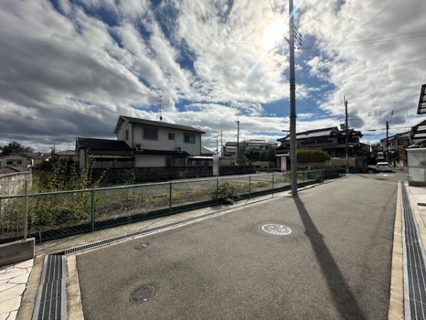 【前面道路含む現地写真】