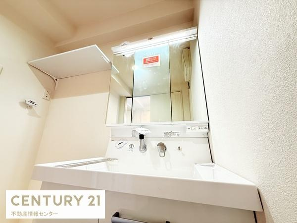 【独立洗面台】 | グランドヴィラ此花２ | 洗面台も新調！鏡の裏に収納がございます。