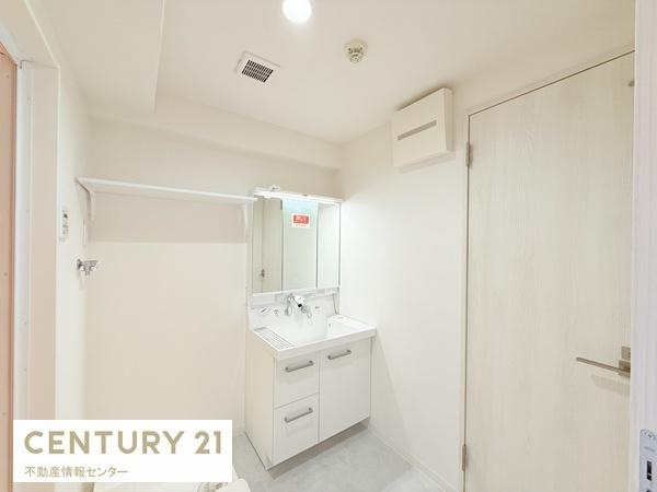 【独立洗面台】 | グランドヴィラ此花２ | 脱衣室全体のお写真