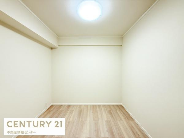 【寝室】 | グランドヴィラ此花２ | リビング横の洋室