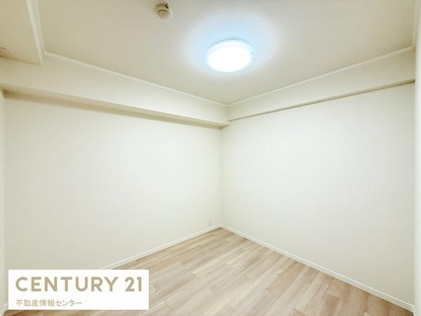 【子供部屋】 | グランドヴィラ此花２ | リビング横の洋室別アングル