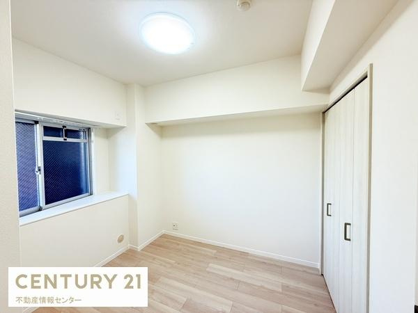 【内装】 | グランドヴィラ此花２ | 廊下側洋室の別アングル