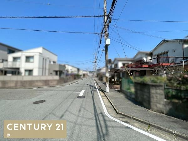 和歌山市土入　中古戸建の前面道路含む現地写真