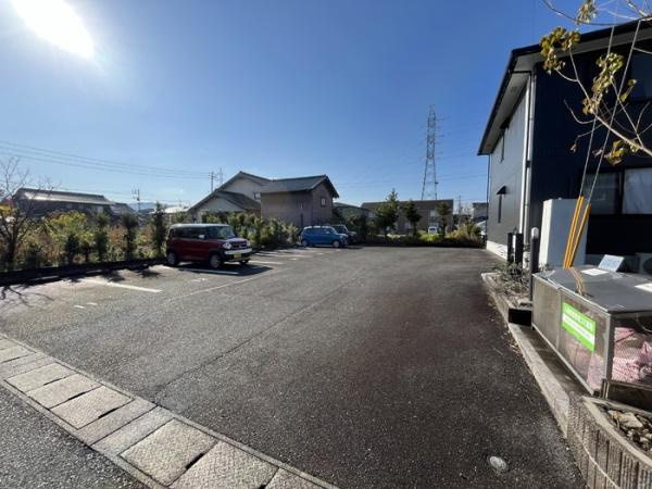 【駐車場】