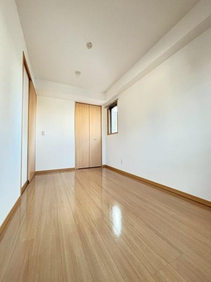 【洋室】 | ドルチェヴィータ | 写真は同タイプの別のお部屋のものです。