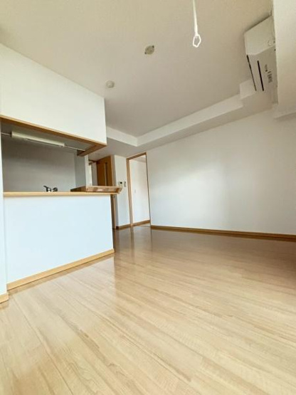 【居間・リビング】 | ドルチェヴィータ | 写真は同タイプの別のお部屋のものです。