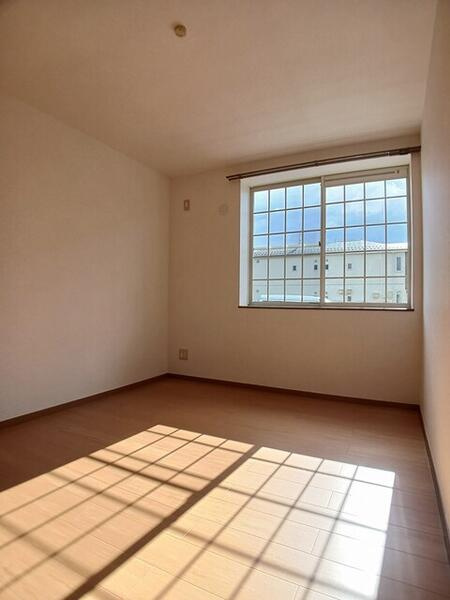 プレサイト天神川の洋室