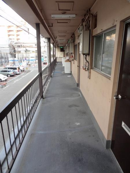 花谷マンションのエントランス|★洗濯機は廊下へ★