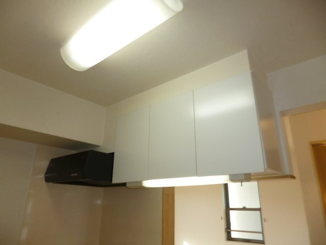 ロード　ハママチＡのキッチン|キッチン上収納