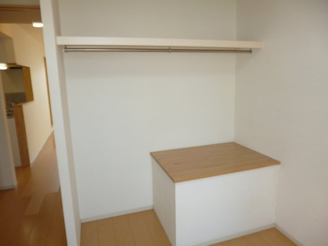 ロード　ハママチＡの収納|オープンクローゼット