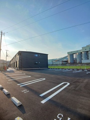 【駐車場】 | アイノス波分Ⅰ | 駐車場に車を止められます