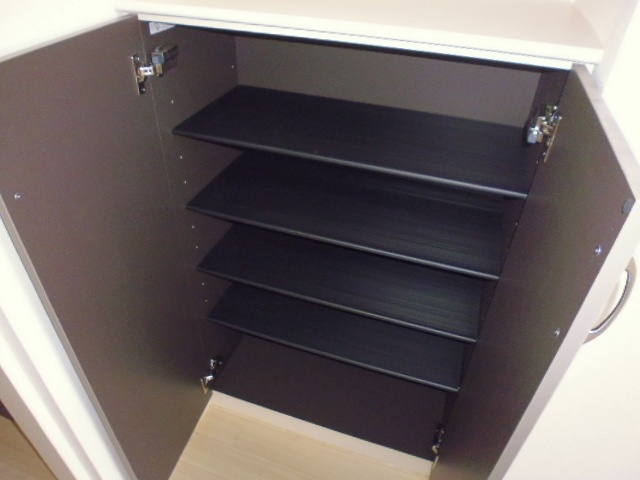 アント・クラントの玄関|シューズボックス