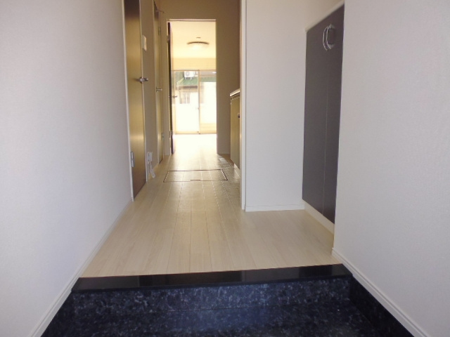 アント・クラントの玄関