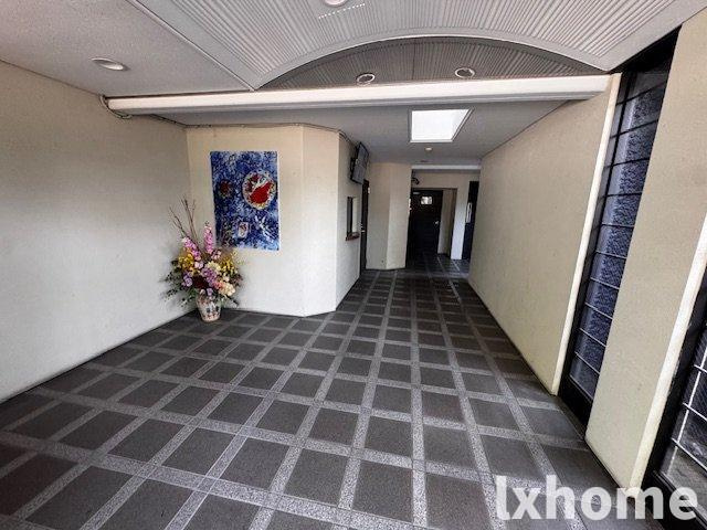 ロイヤル南茨木のエントランス|毎日通るエントランスはこのようになっています