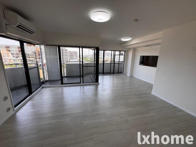 ロイヤル南茨木の居間・リビング|ゆったり過ごせるリビングです