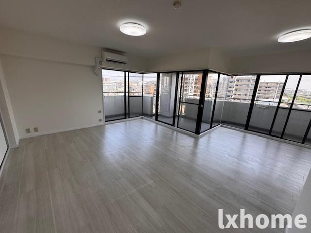 ロイヤル南茨木の居間・リビング|ゆったりとした居間です