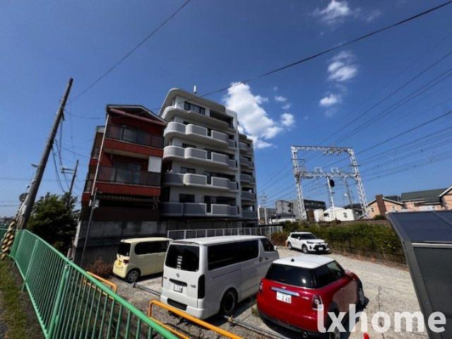 ロイヤル南茨木のエントランス|建物の内部です