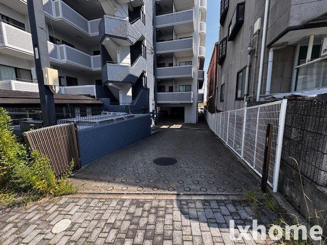 ロイヤル南茨木の駐車場|駐車場に車を止められます