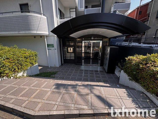 ロイヤル南茨木のエントランス|毎日通るエントランスはこのようになっています